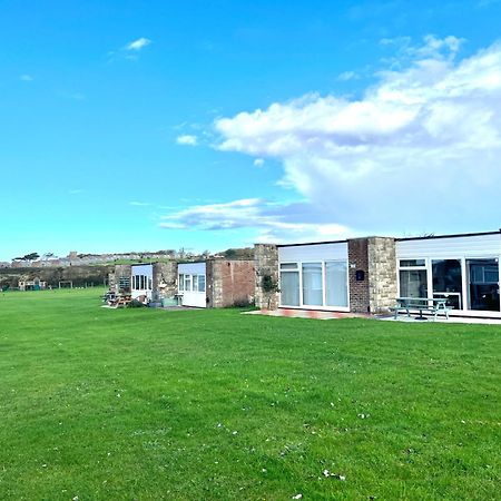 Chine Cottage Self-Catering Coastal Bungalow In Rural West Wight 프레시워터 외부 사진