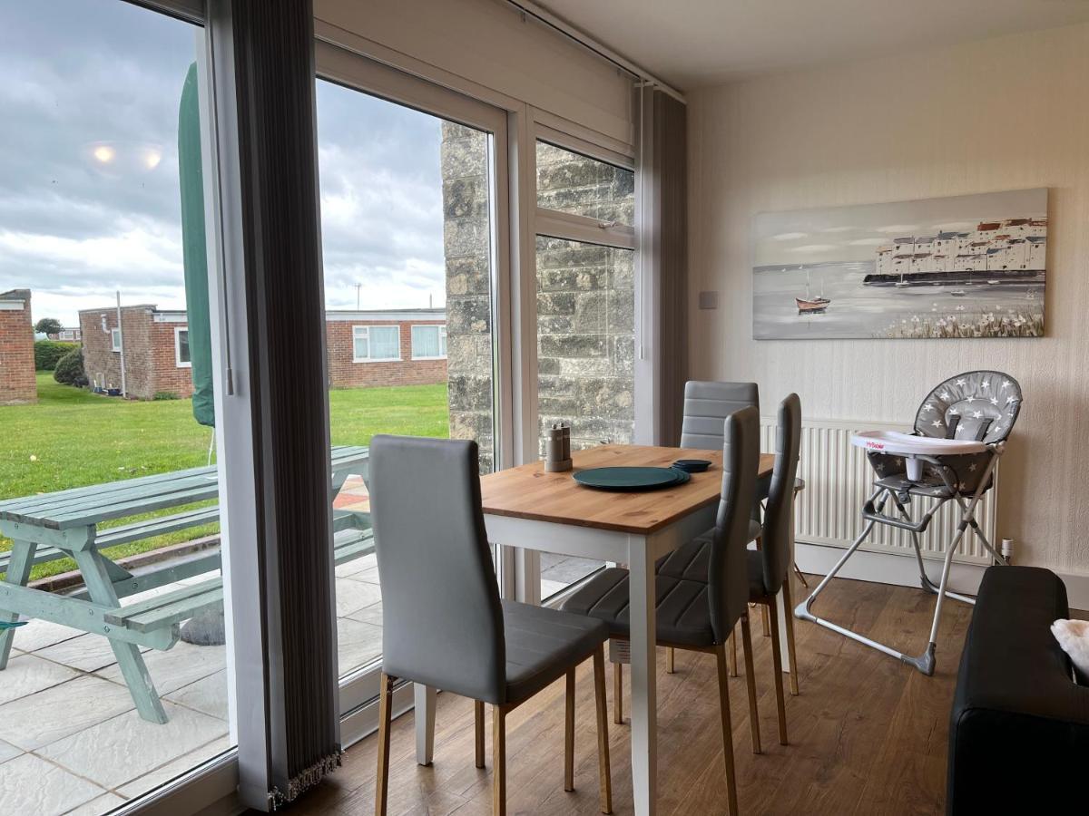 Chine Cottage Self-Catering Coastal Bungalow In Rural West Wight 프레시워터 외부 사진